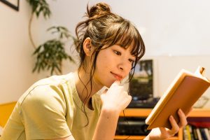 狭い部屋でも“広く見える”インテリア黄金ルール