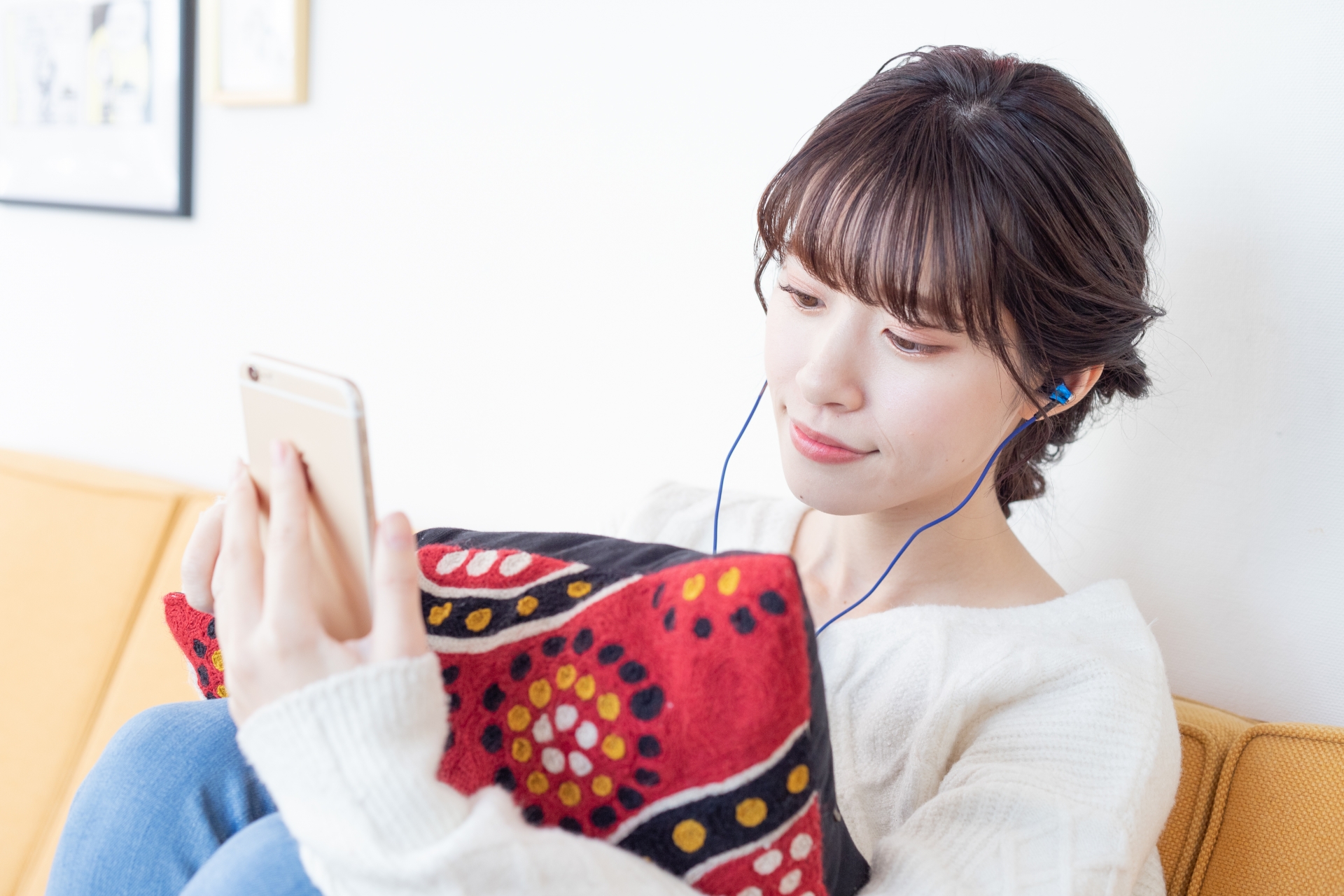 一人暮らし女性のおしゃれで機能的な部屋